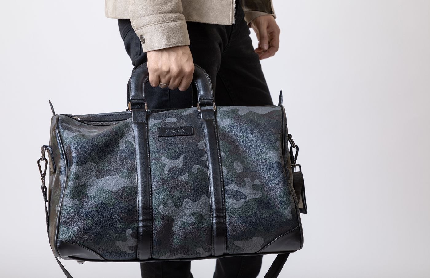 Eine formstabile Wochenendtasche aus Leder
