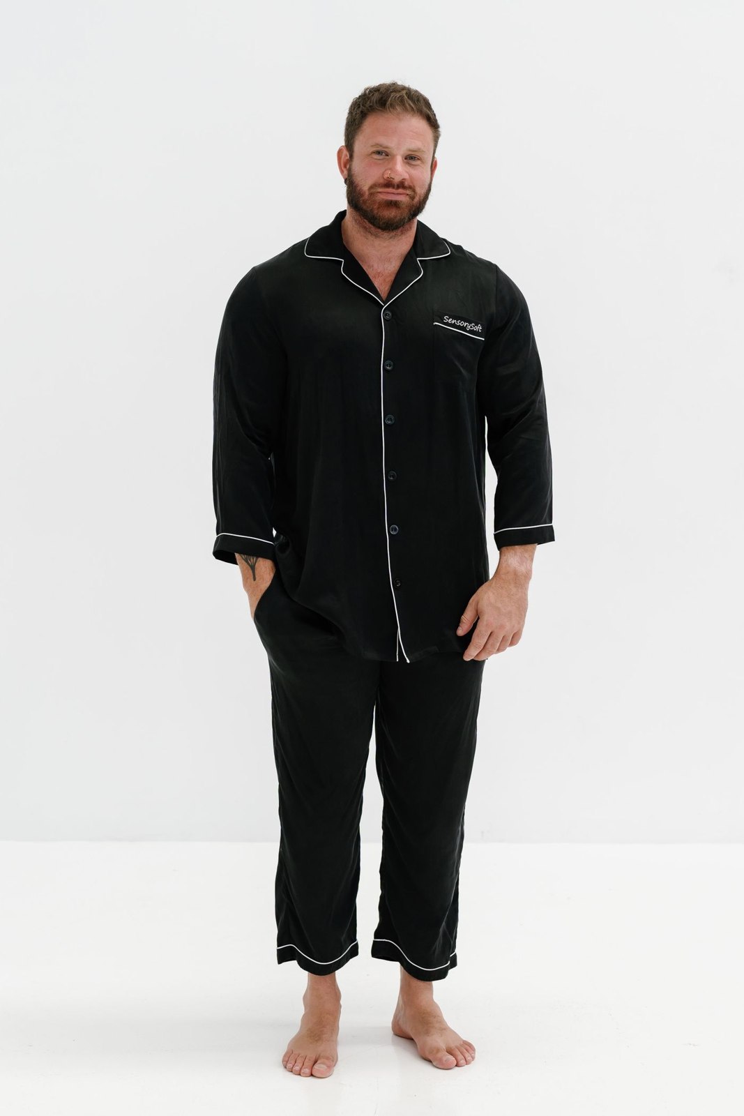 Lockere dunkle Loungehose mit passendem Oberteil