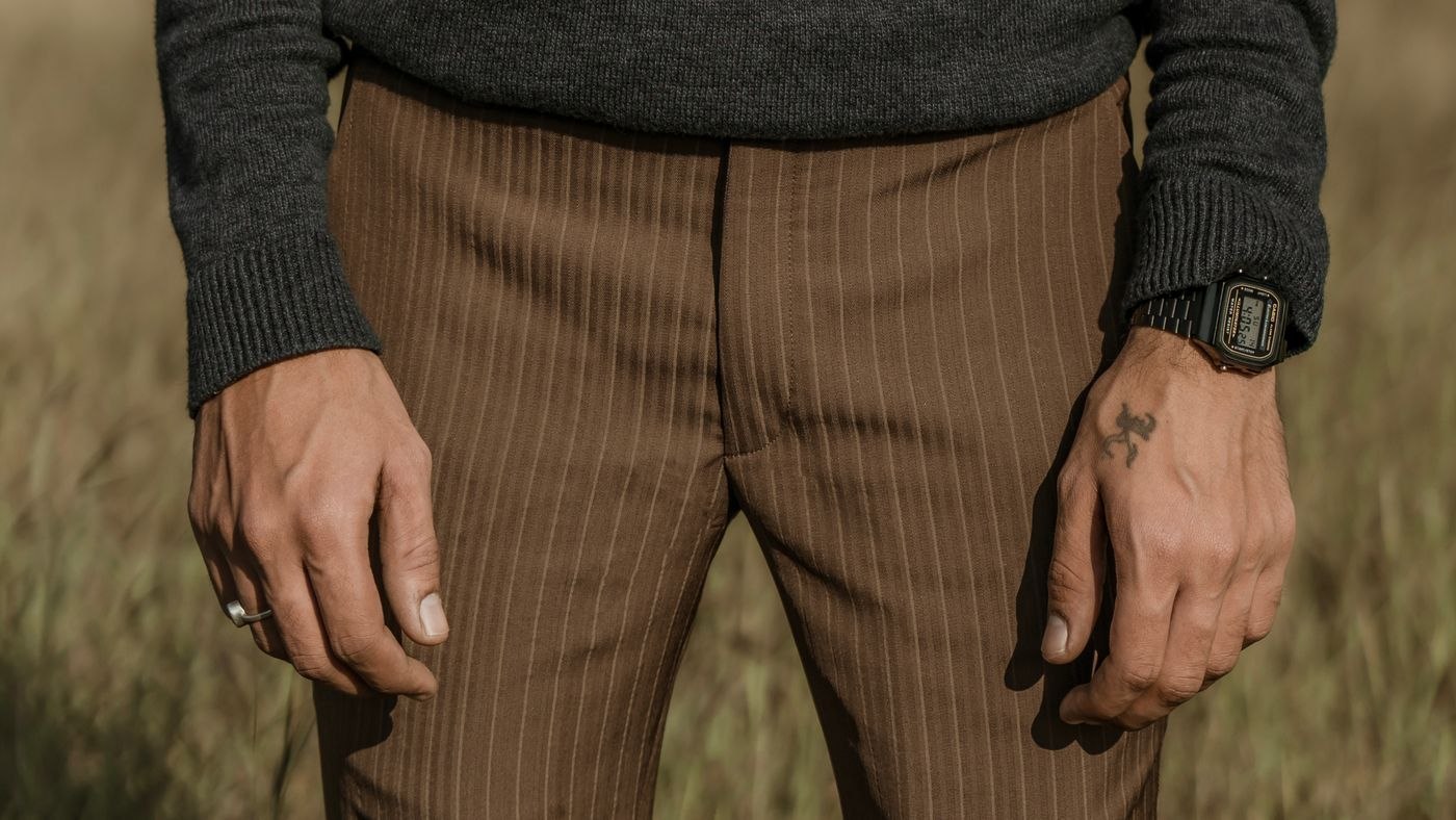 Braune Bundfaltenhose mit Strickoberteil