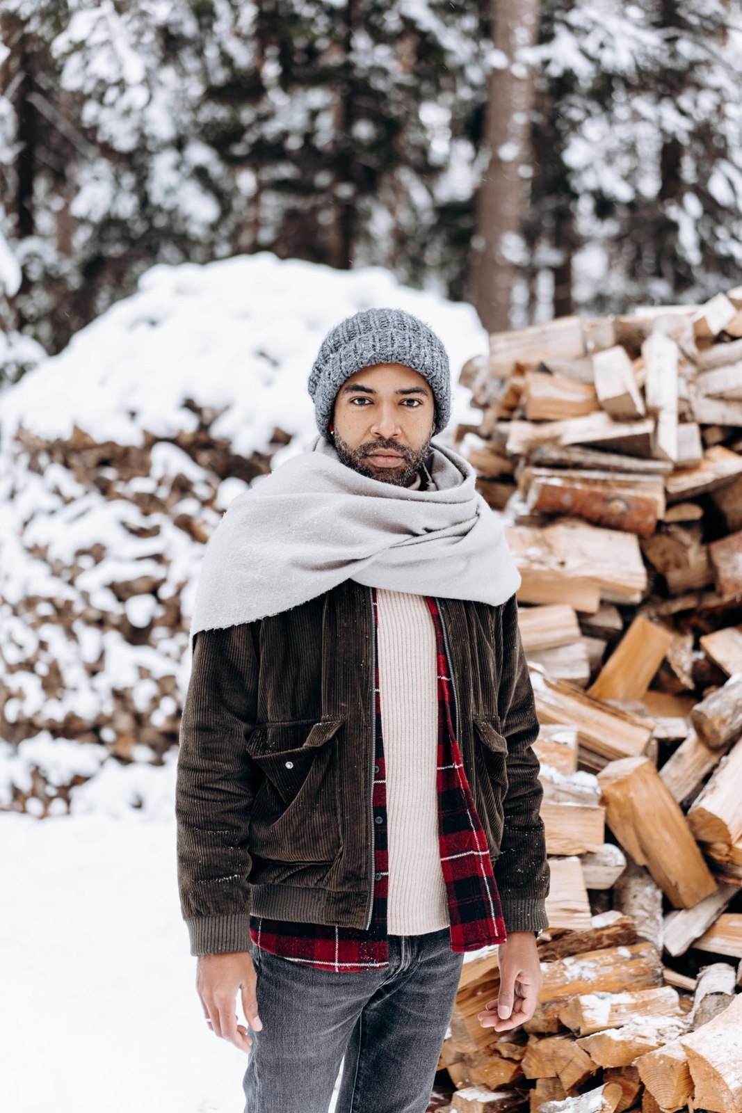 Ein Schal über einer Winterjacke