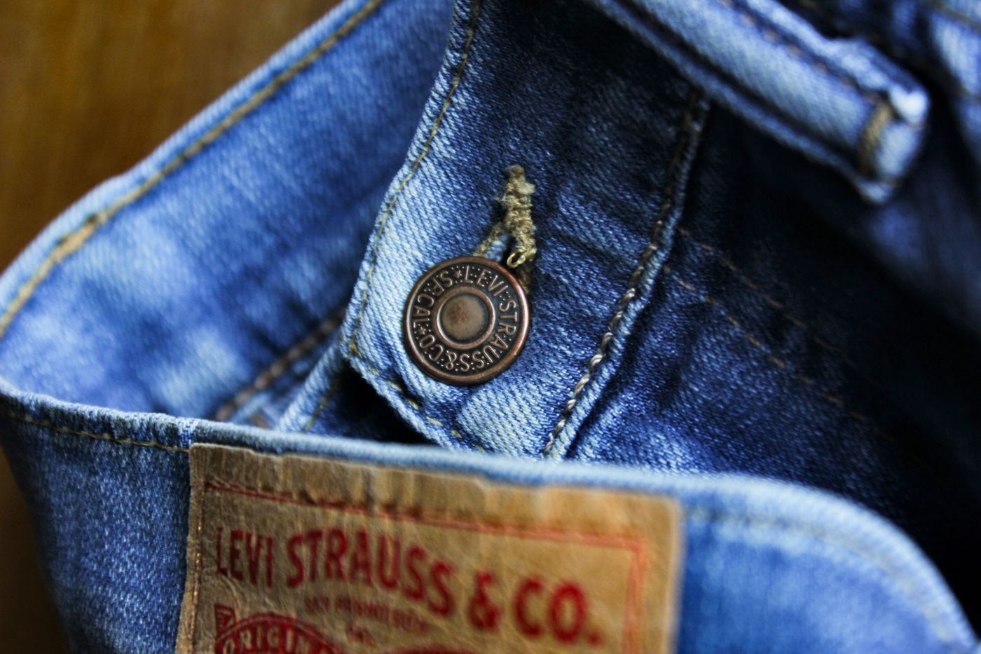 Nahansicht von Denim am Jeansbund